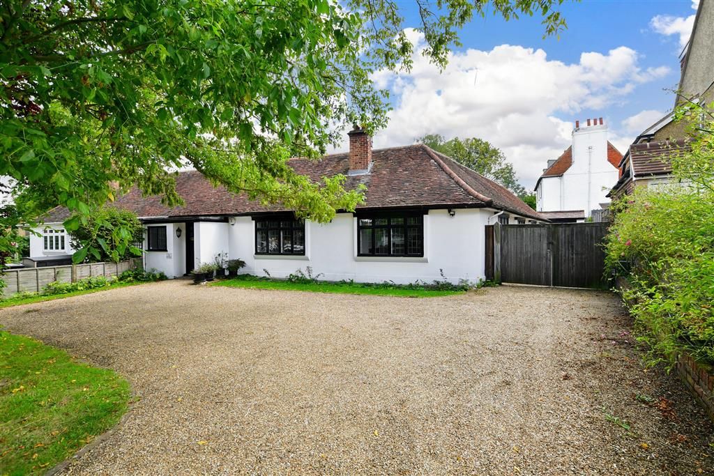 3 bed detached bungalow for sale in Lodge Road, Fetcham, Leatherhead