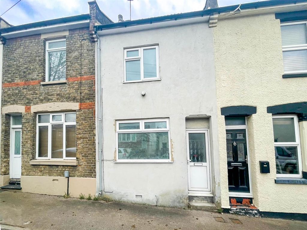 3 bed terraced house for sale in Amherst Road, Rochester ME1 Zoopla