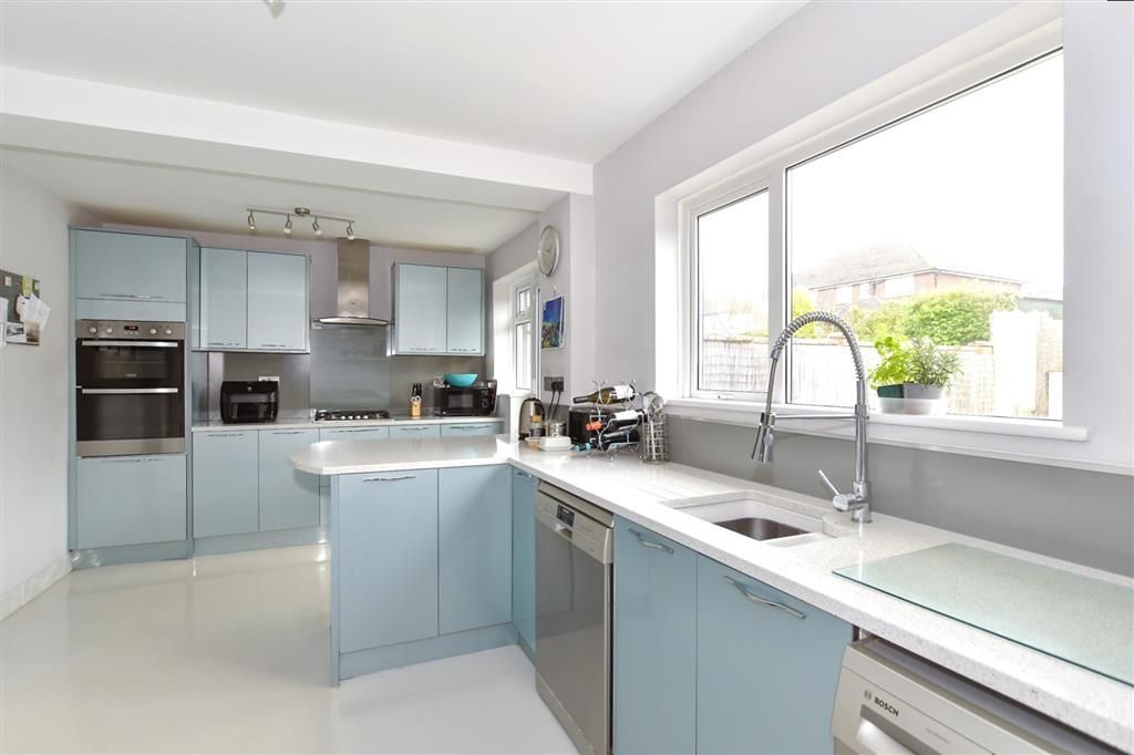 3 bed semidetached house for sale in Staffa Road, Loose, Maidstone