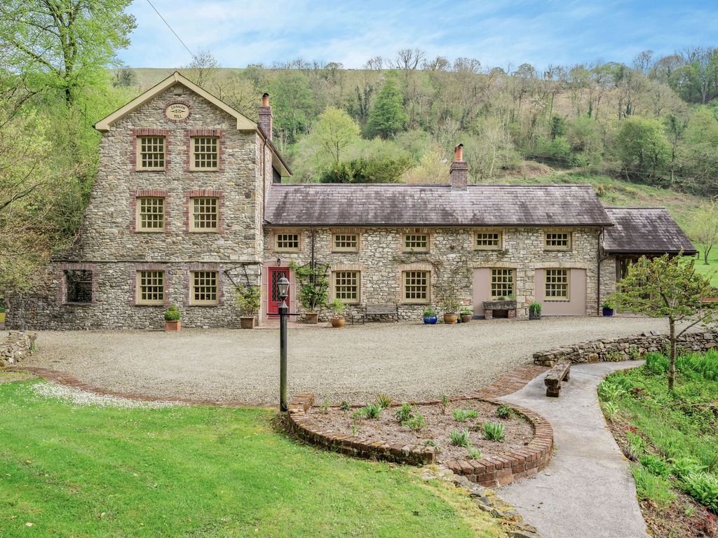 5 bed property for sale in Llanfynydd, Carmarthen SA32, £925,000 Zoopla