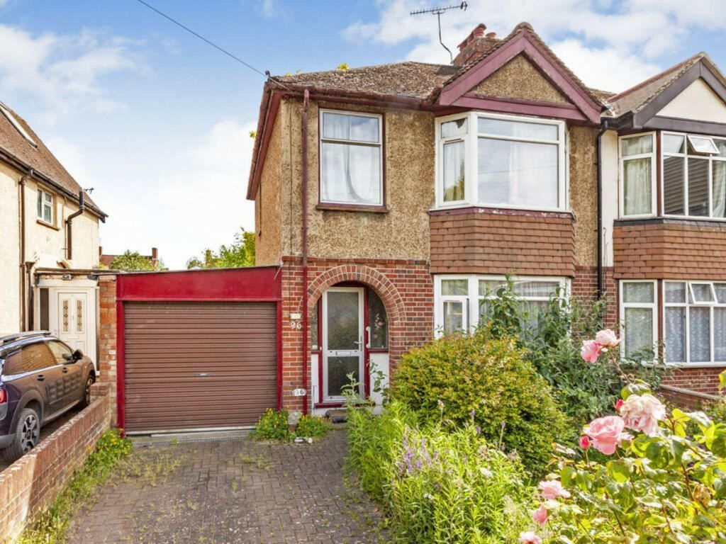 3 bed semidetached house for sale in London Road, Datchet, Slough SL3
