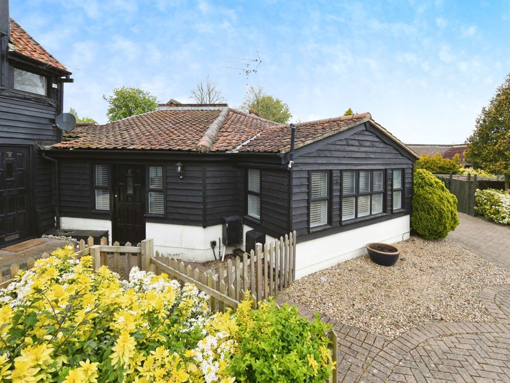 2 bed bungalow for sale in Coxtie Green Road, Pilgrims Hatch, Brentwood