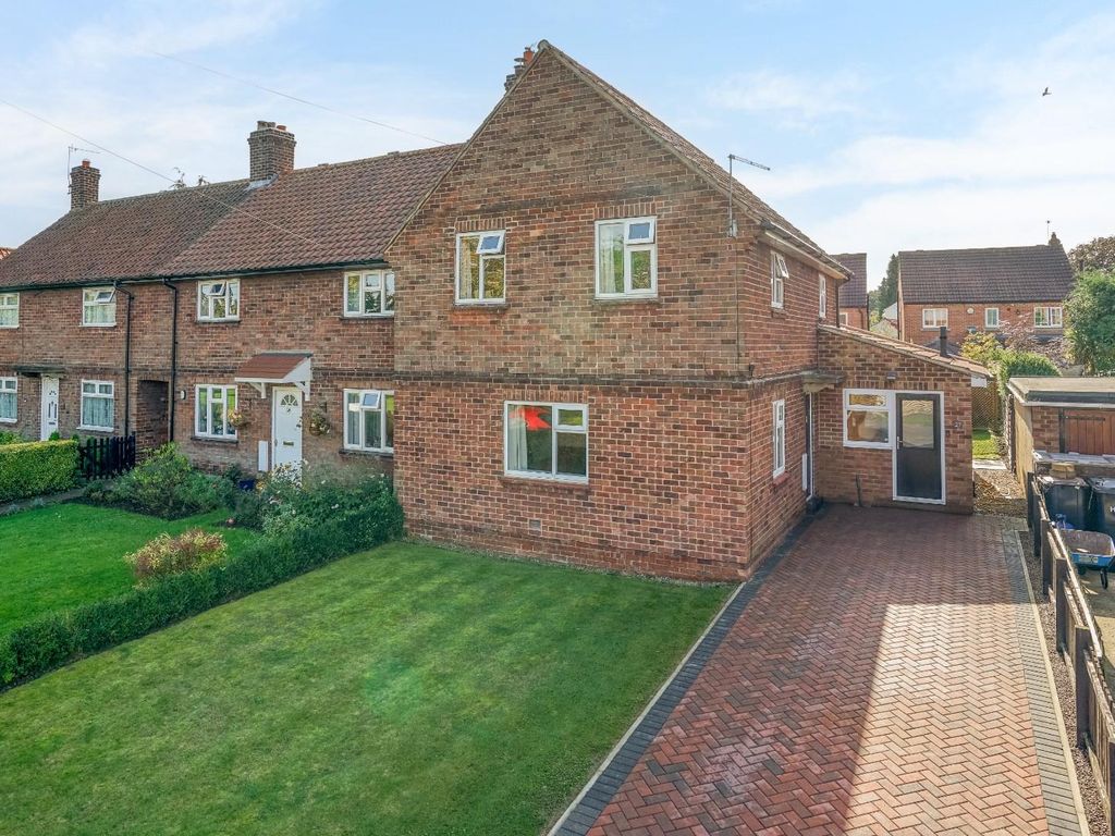 3 bed town house for sale in Meadow Vale, Green Hammerton, York YO26, £