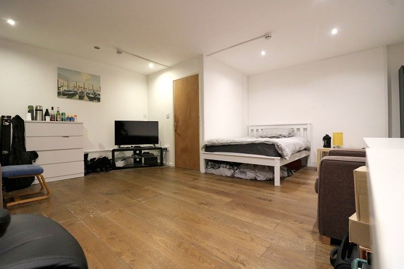 Room to rent in Castlebar Park, London W5 Zoopla