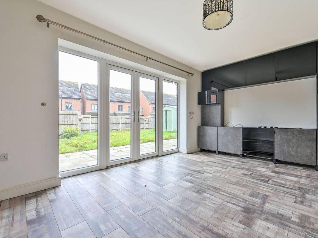 4 bed end terrace house to rent in Woking, Surrey GU22, Woking,, £2,900 pcm Zoopla