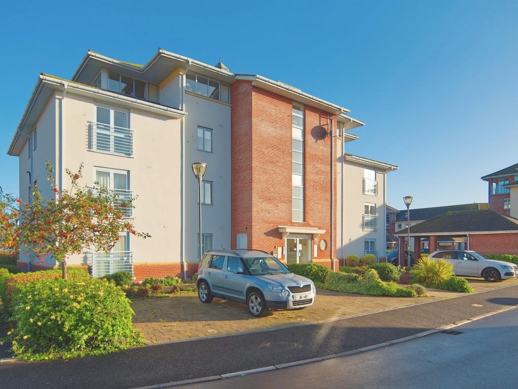 2 bed flat for sale in Trinity Way, Minehead TA24, £250,000 Zoopla