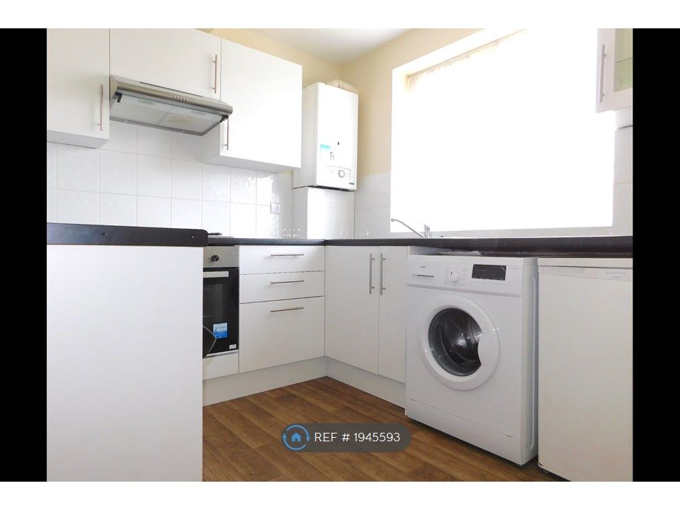 2 bed flat to rent in Finchley Central, London N3, £1,750 pcm Zoopla