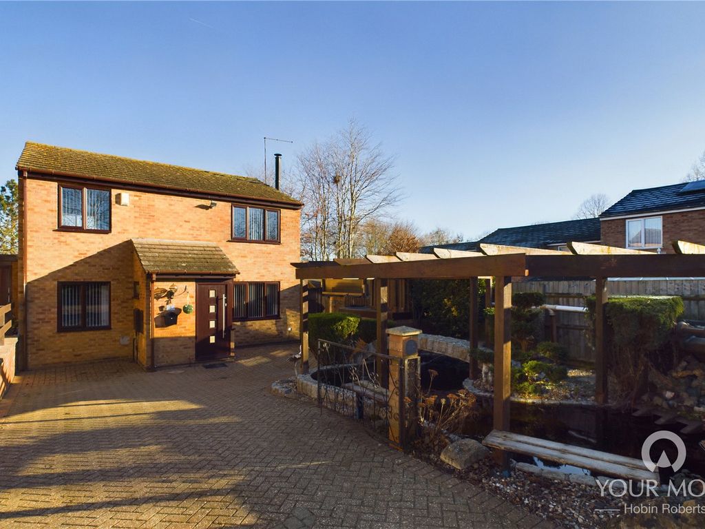 4 bed detached house for sale in Lowlands Close, Rectory Farm