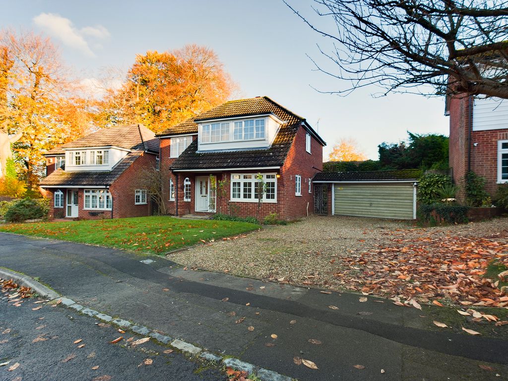 4 bed detached house for sale in Allison Gardens, Purley On Thames