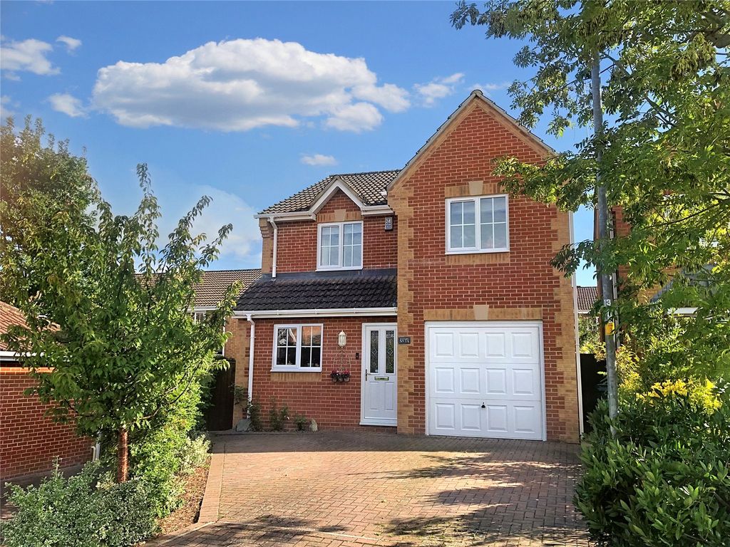 4 bed detached house for sale in Chasewood, Peatmoor, Swindon SN5, £