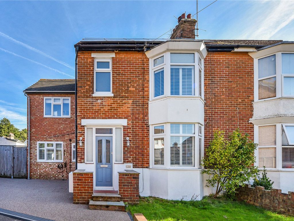 4 bed semidetached house for sale in Woolner Avenue, Petersfield
