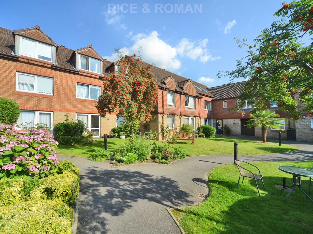 1 bed flat for sale in Bridge Court, Weybridge KT13 Zoopla
