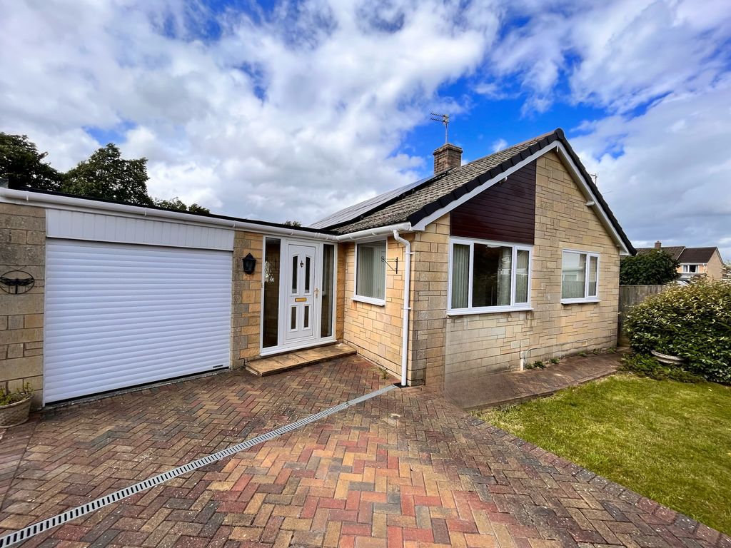 2 bed detached bungalow for sale in Berkeley Road, Trowbridge BA14 Zoopla