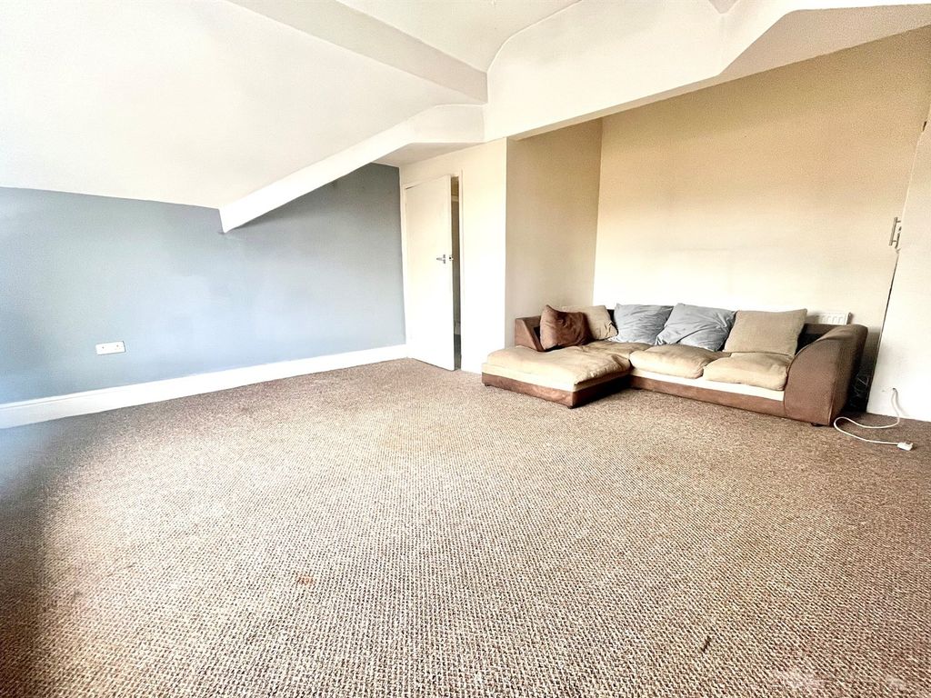 2 bed flat to rent in Egerton Road North, Chorlton Cum Hardy