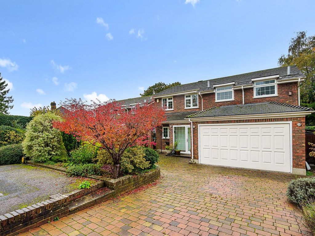 4 bed detached house for sale in The Beeches, Banstead SM7, £900,000