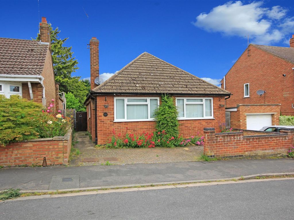 3 bed detached bungalow for sale in Palm Road, Rushden NN10 Zoopla