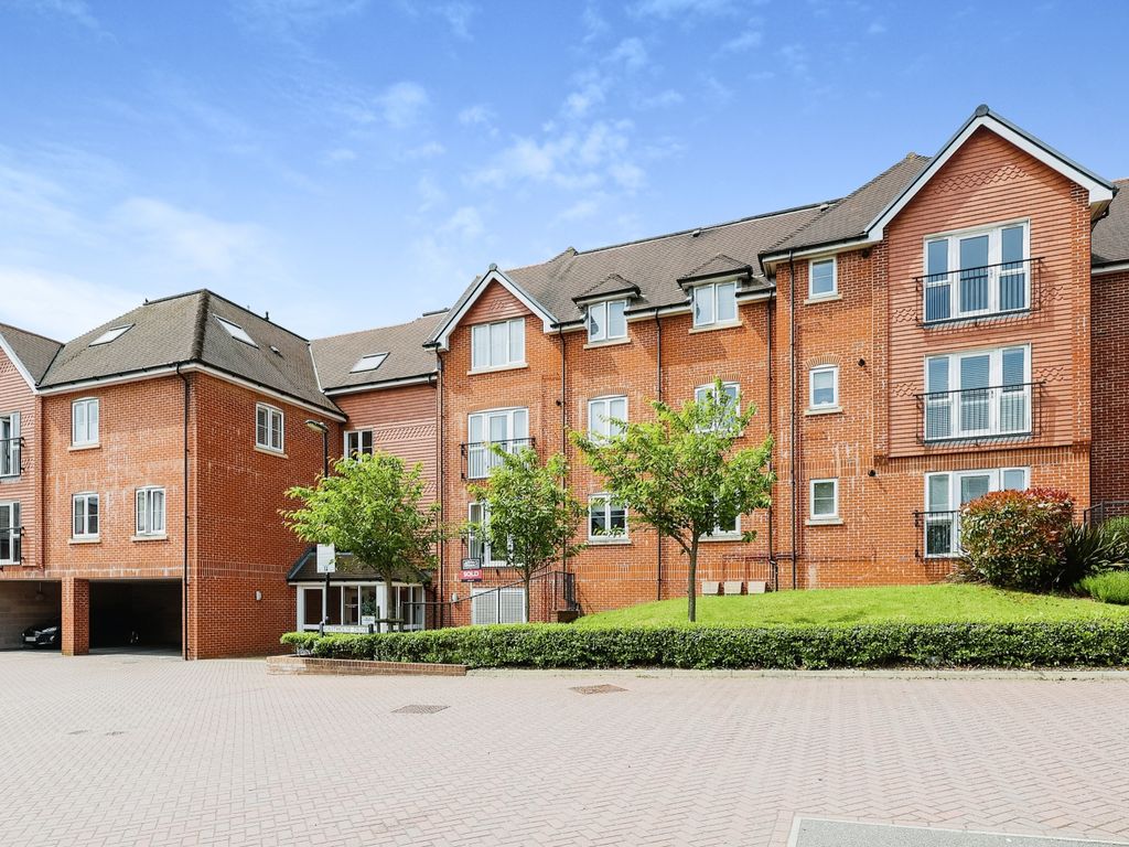2 bed flat for sale in Oasthouse Drive, Horndean, Waterlooville