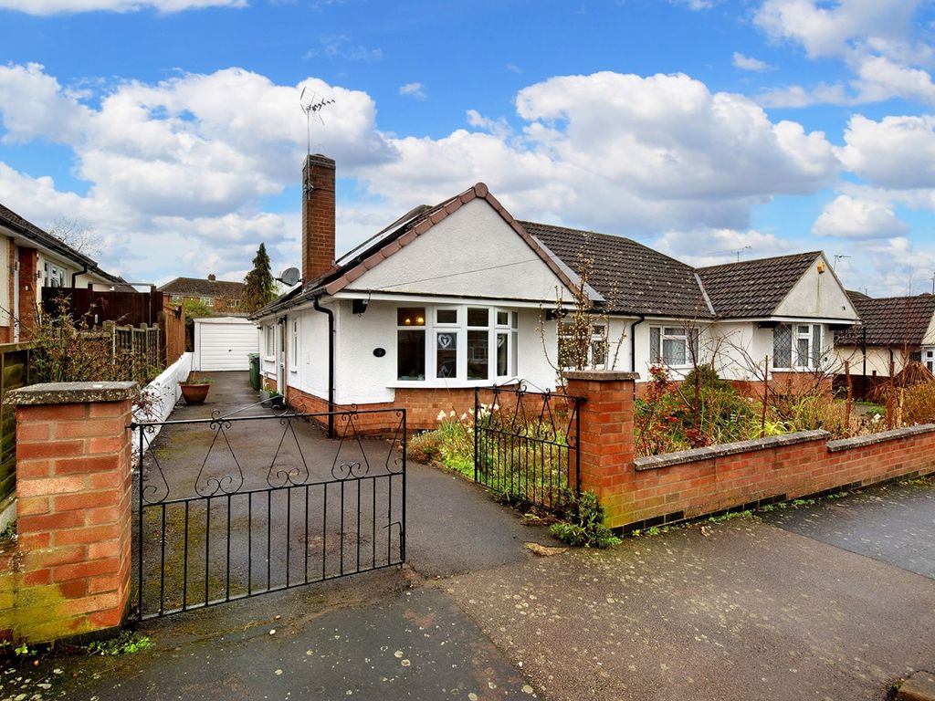 2 bed semidetached bungalow for sale in Lowcroft Drive, Oadby