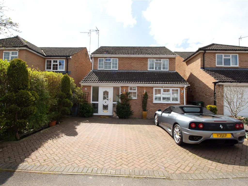 4 bed detached house for sale in Wensley Close, Harpenden