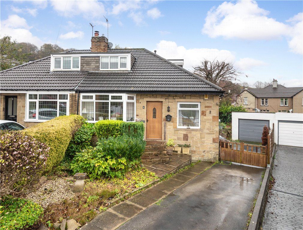 3 bed semidetached house for sale in Langley Grove, Bingley, West