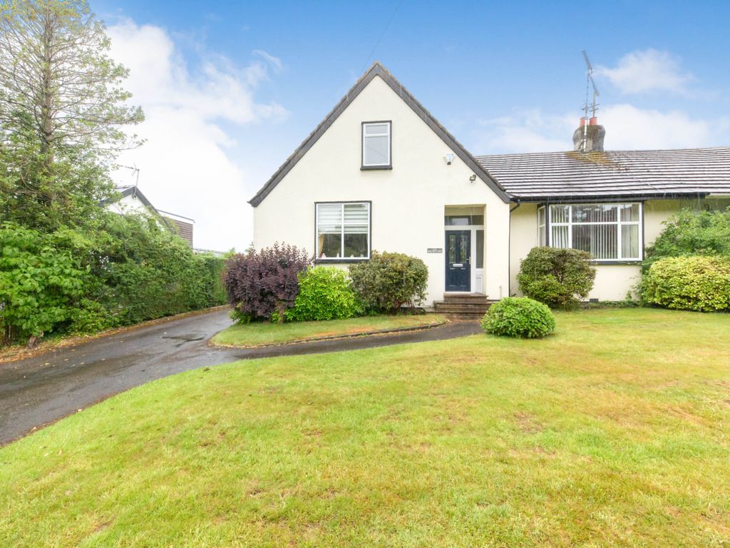 4 bed bungalow for sale in Oxford Road, Macclesfield, Cheshire SK11
