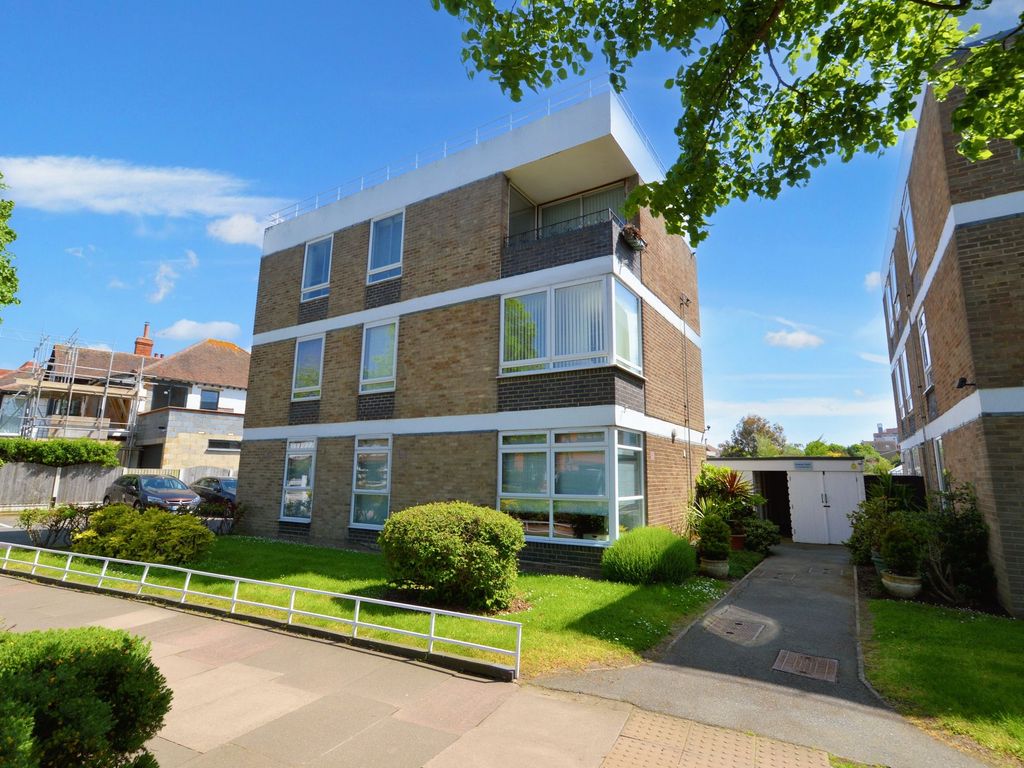 2 bed flat for sale in Chalkwell Avenue, Viceroy Court SS0 Zoopla