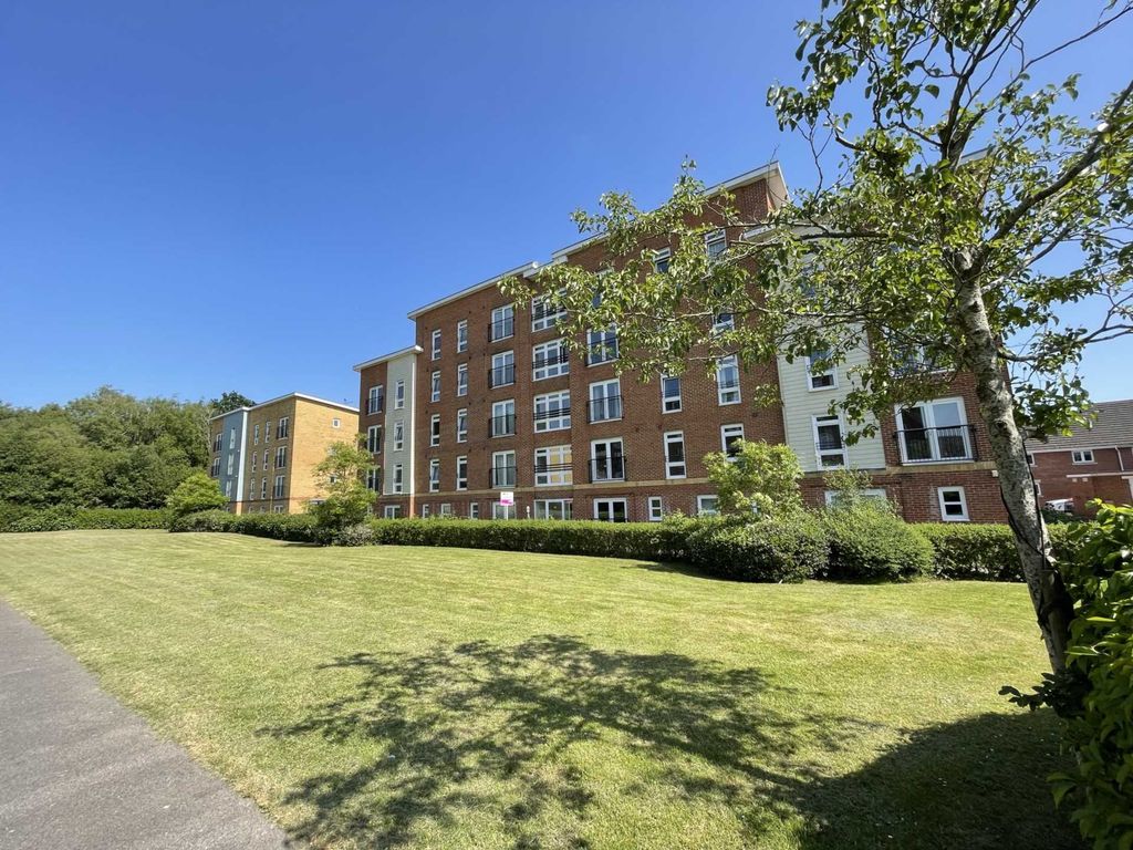 2 bed flat for sale in Little Hackets, Havant, Hampshire PO9 Zoopla