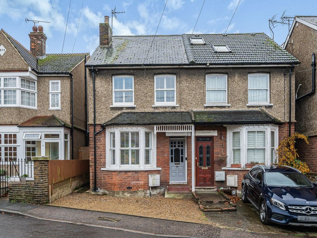 3 bed semidetached house for sale in East Hill, South Darenth