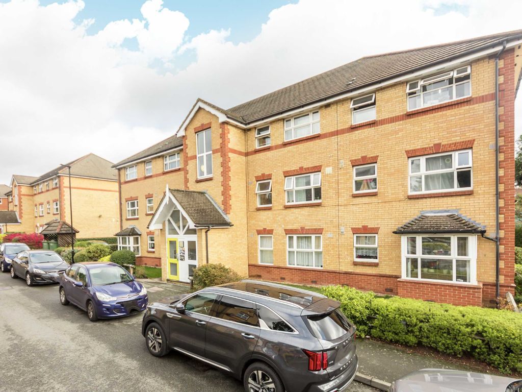 2 bed flat to rent in Taylor Close, Hounslow TW3, £1,550 pcm Zoopla