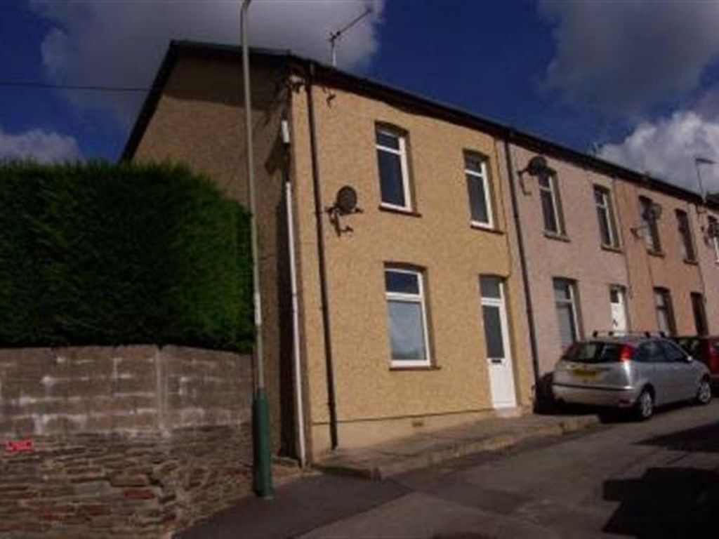 2 bed property to rent in Taylor Street, Risca, Newport NP11, £750 pcm