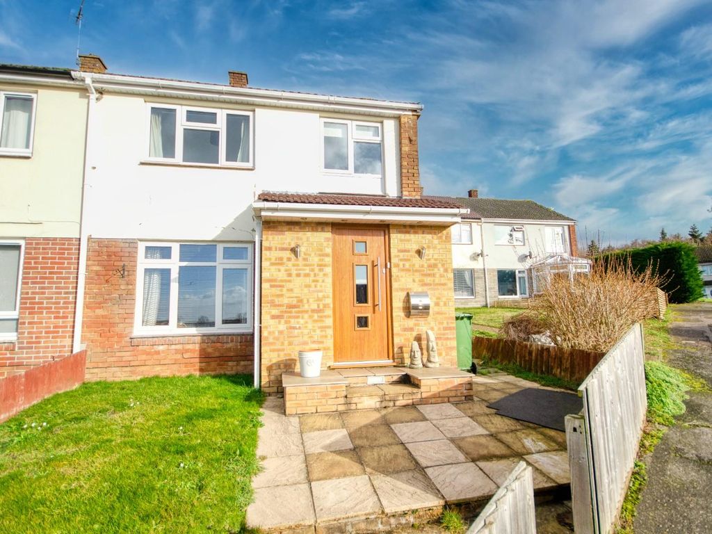 3 bed semidetached house for sale in St Austell Close,