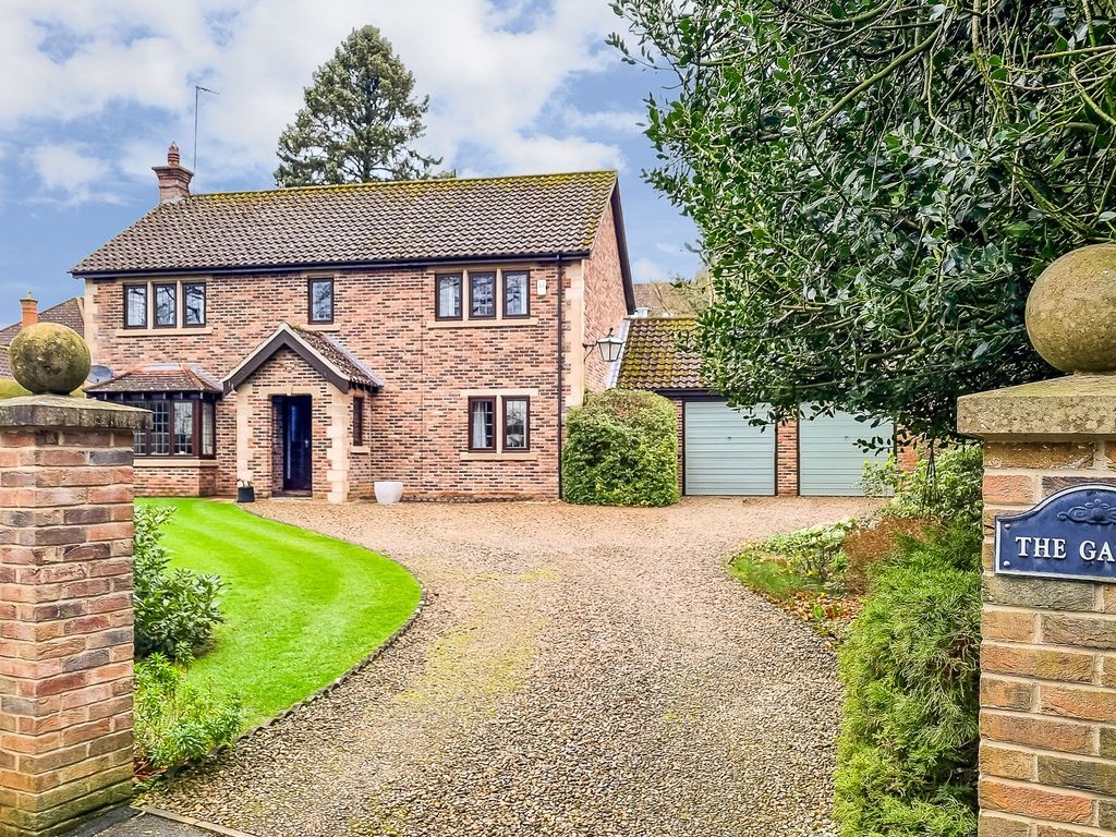 4 bed detached house for sale in Lands Lane, Knaresborough HG5, £