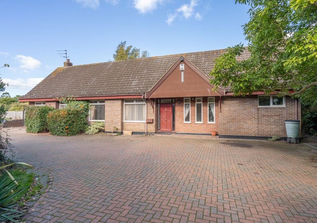 3 bed detached bungalow for sale in Blundeston Road, Corton, Lowestoft