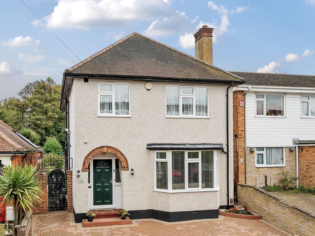 3 bed detached house for sale in Minster Road, Bromley BR1, £800,000