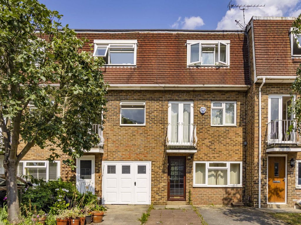 4 bed flat to rent in Rowan Close, London W5 Zoopla