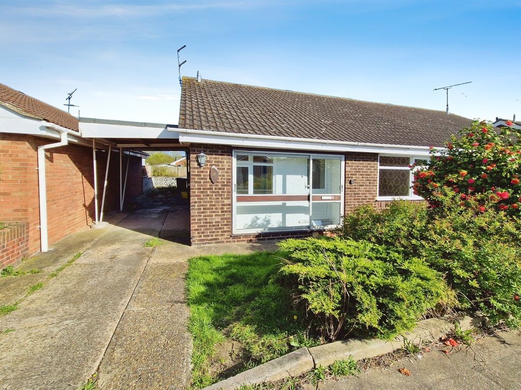 2 bed bungalow for sale in Sussex Close, Canvey Island SS8, £265,000