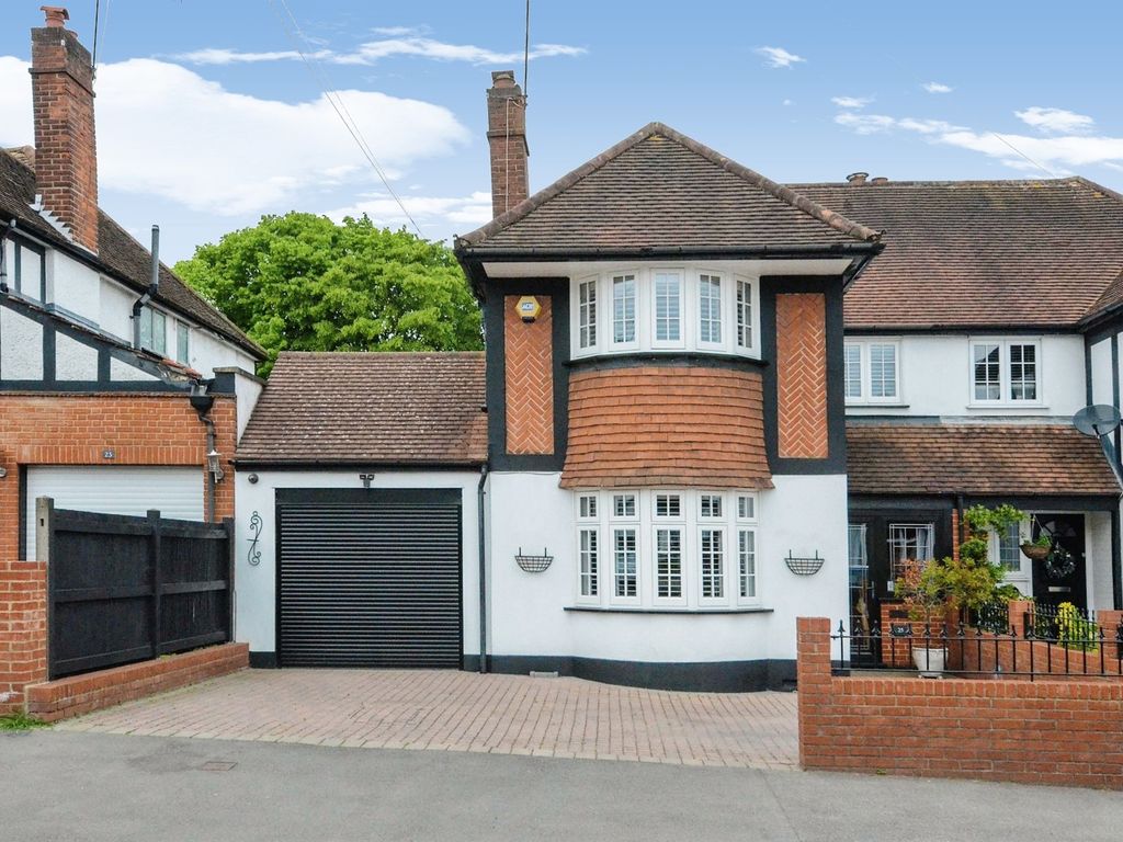 3 bed semidetached house for sale in Bournehall Avenue, Bushey WD23