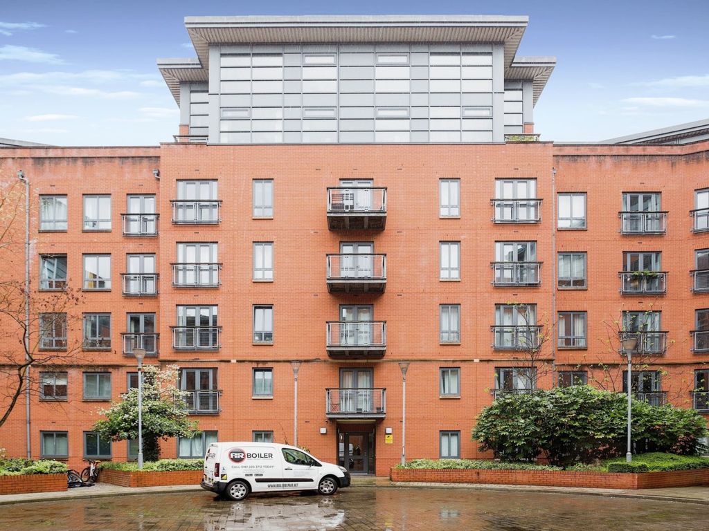 2 bed flat to rent in 64 Ellesmere Street, Manchester M15, £1,200 pcm