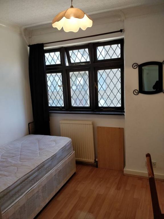 5 bed end terrace house to rent in Byron Road, London E17 Zoopla