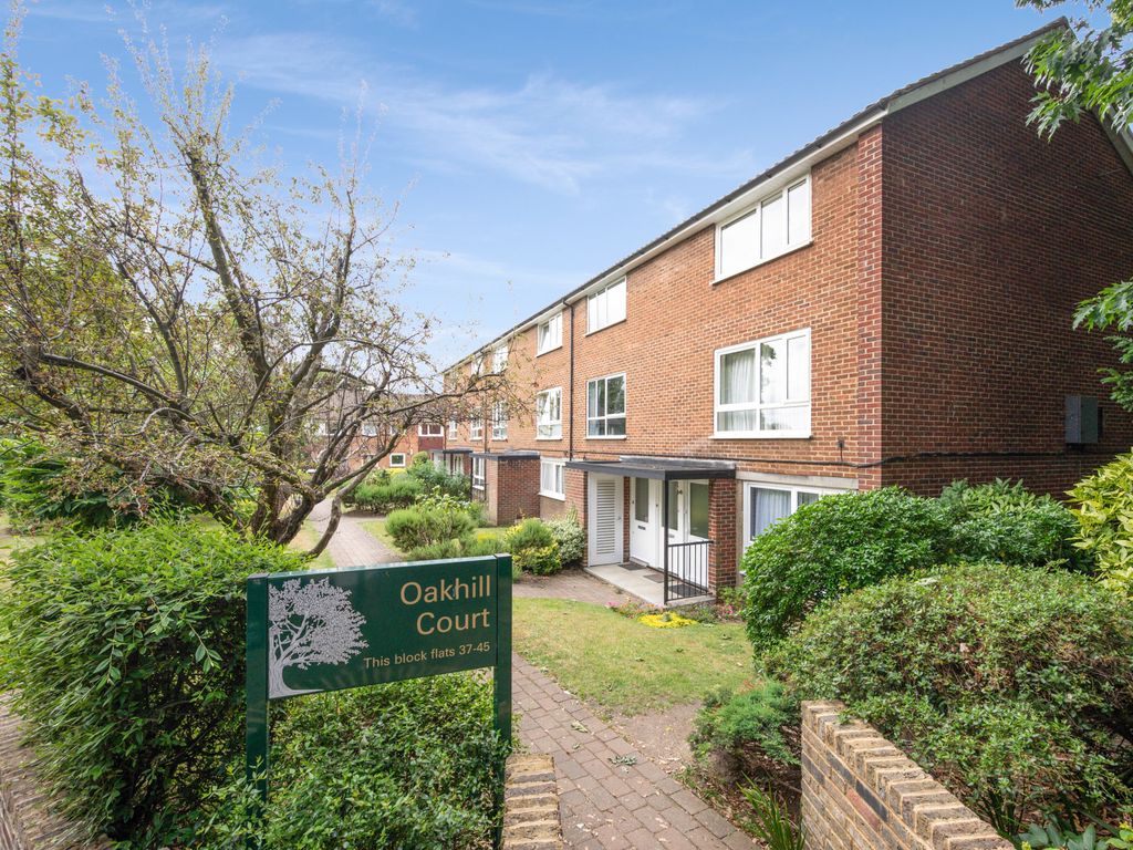 2 bed flat for sale in Oakhill Court, Edge Hill, Wimbledon SW19, £