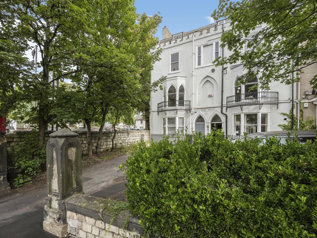 6 bed end terrace house for sale in Regent Terrace, Doncaster, South