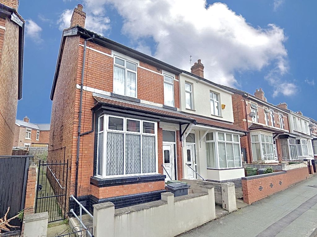 4 bed semidetached house to rent in Owen Road, Merridale