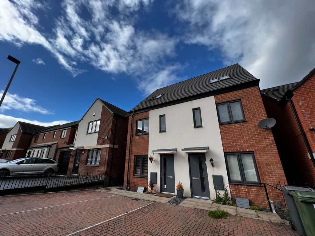 Columbia Crescent, Wolverhampton WV10  