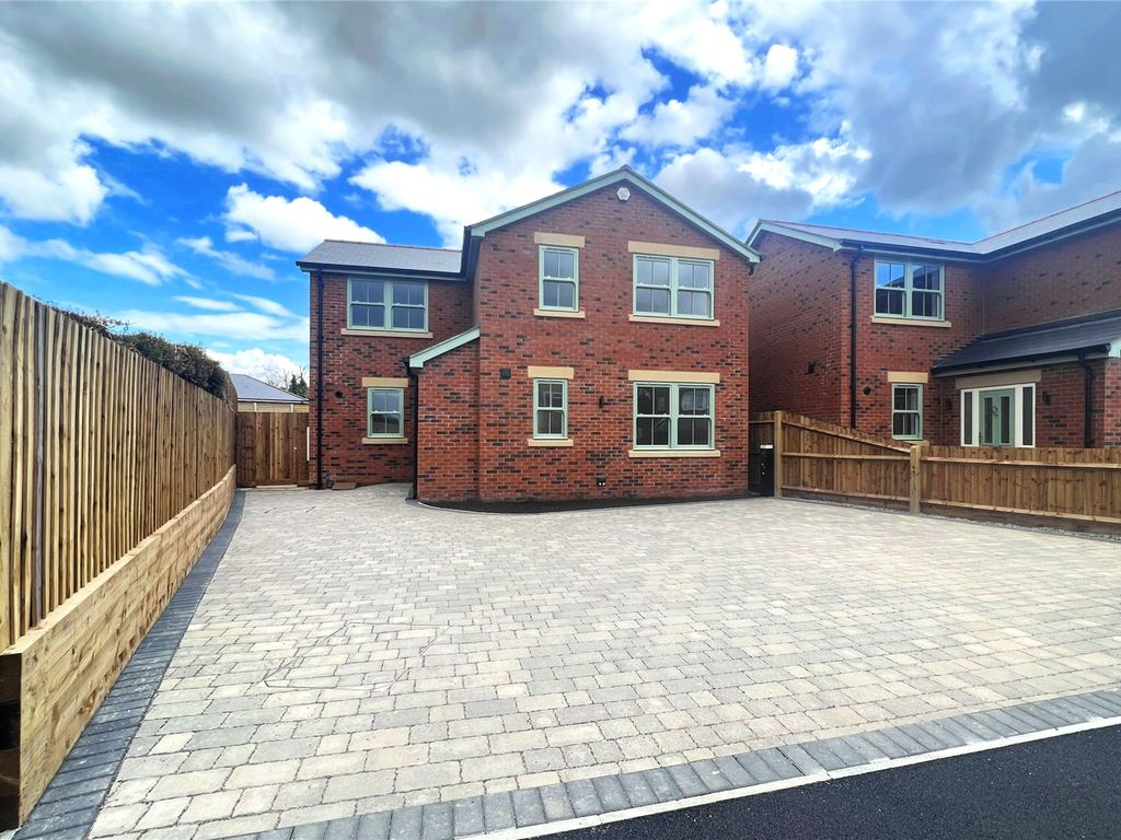 4 bed detached house for sale in Brookfield Road, Churchdown