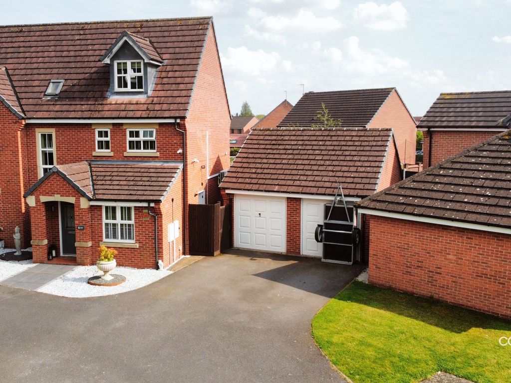 5 bed detached house for sale in Darraway Gardens, Chellaston, Derby