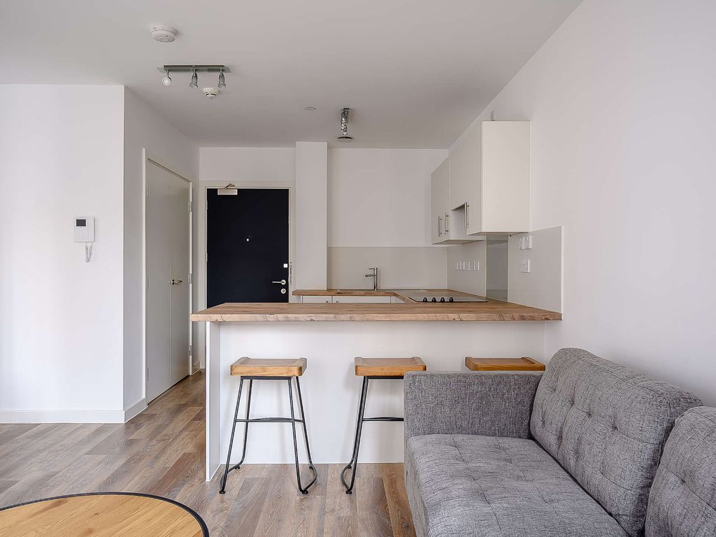 2 bed flat to rent in Apartment 125, The 93 Highcross