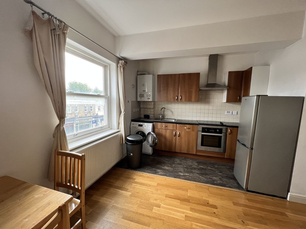 2 bed flat to rent in New Cross Road, London SE14 Zoopla