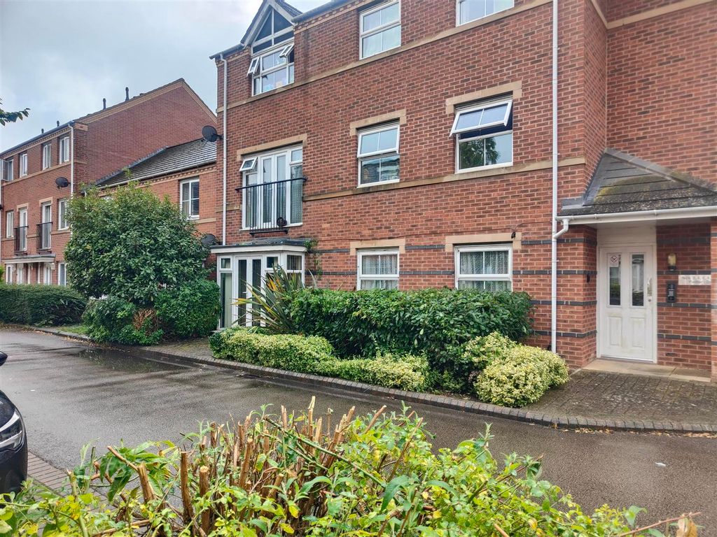 2 bed flat for sale in Padbury Drive, Banbury OX16, £160,000 Zoopla