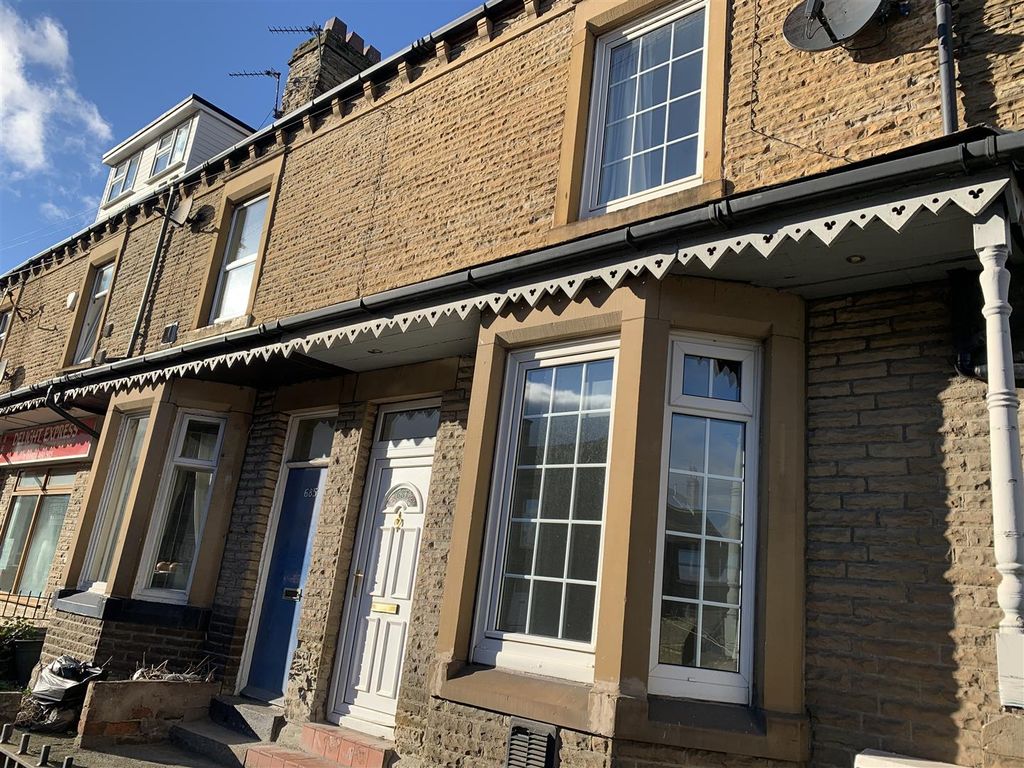 2 bed terraced house to rent in Leeds Road, Dewsbury, West Yorkshire