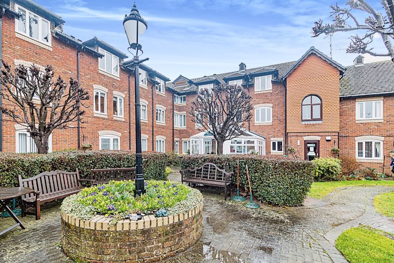 2 bed flat for sale in Laburnum Court, Leighton Buzzard LU7 Zoopla